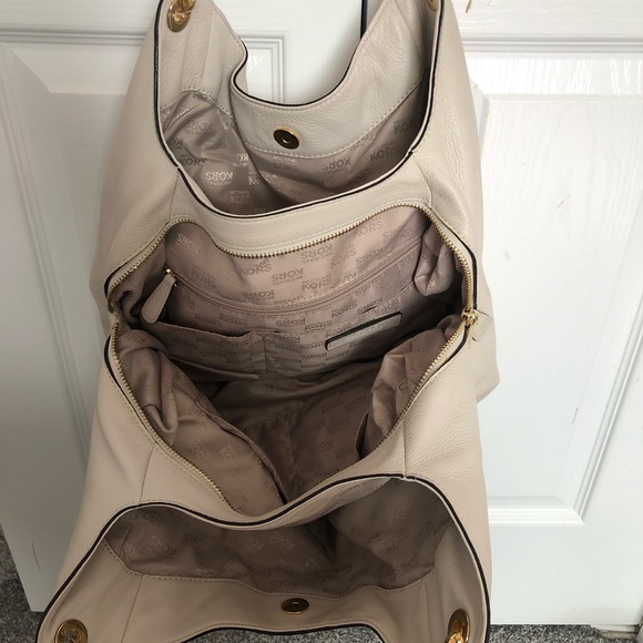 Michael Kors Bag - Picture 4 of 8